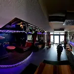 Musikbuehne Flieger - Konzept - Loften In Einer Kneipe Apartmán *