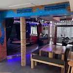 Apartmán Musikbuehne Flieger - Konzept - Loften In Einer Kneipe