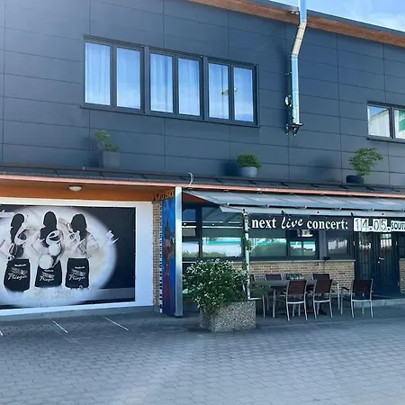 Musikbühne Flieger - Konzept - Loften In Einer Kneipe Apartment Tettnang