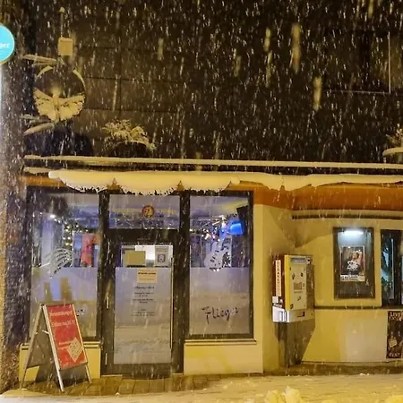 Apartment Musikbühne Flieger - Konzept - Loften In Einer Kneipe