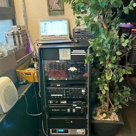 Musikbühne Flieger - Konzept - Loften In Einer Kneipe