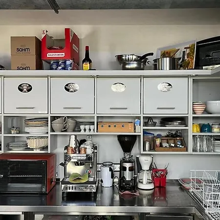 Apartment Musikbühne Flieger - Konzept - Loften In Einer Kneipe