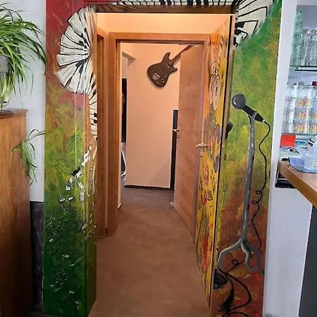 Apartment Musikbühne Flieger - Konzept - Loften In Einer Kneipe