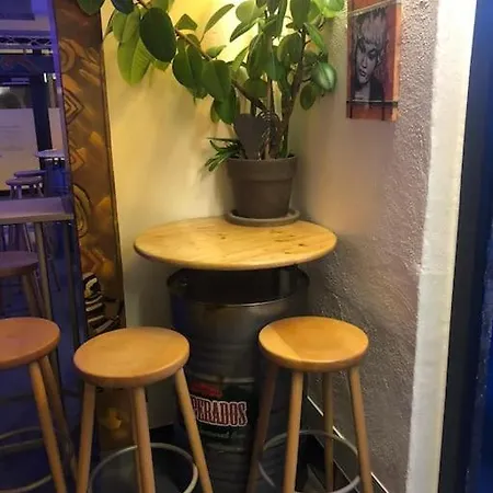 Apartment Musikbühne Flieger - Konzept - Loften In Einer Kneipe *