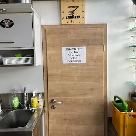 Musikbühne Flieger - Konzept - Loften In Einer Kneipe *