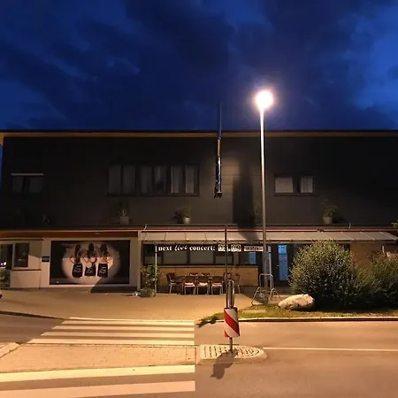 Musikbühne Flieger - Konzept - Loften In Einer Kneipe * Tettnang