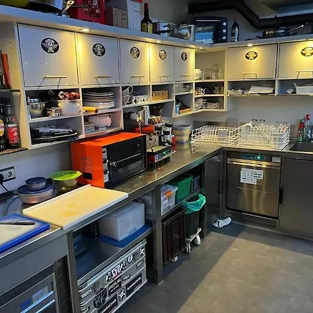 Apartment Musikbühne Flieger - Konzept - Loften In Einer Kneipe *