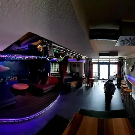 Musikbuehne Flieger - Konzept - Loften In Einer Kneipe Daire *