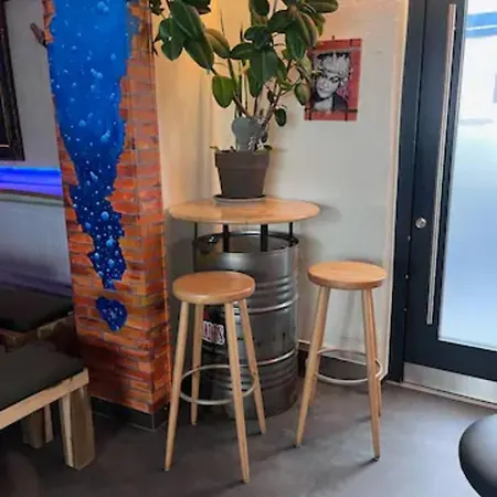 Apartment Musikbühne Flieger - Konzept - Loften In Einer Kneipe *