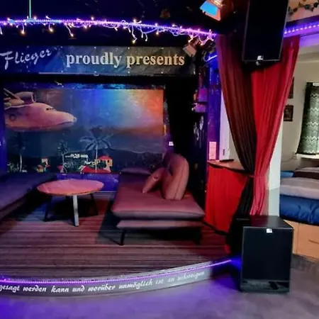 Musikbühne Flieger - Konzept - Loften In Einer Kneipe Apartment