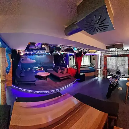 Musikbühne Flieger - Konzept - Loften In Einer Kneipe Apartment *