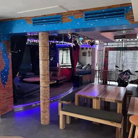 Appartement Musikbuehne Flieger - Konzept - Loften In Einer Kneipe