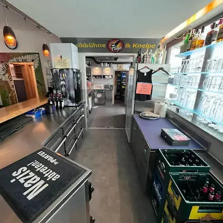 Apartment Musikbühne Flieger - Konzept - Loften In Einer Kneipe