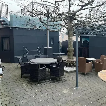 Musikbühne Flieger - Konzept - Loften In Einer Kneipe Apartment *