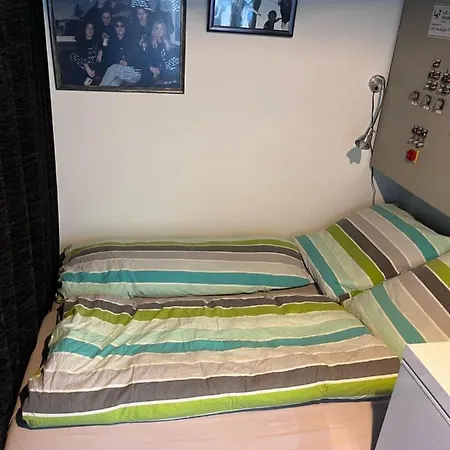 Musikbuehne Flieger - Konzept - Loften In Einer Kneipe Apartmán *