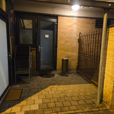 Musikbuehne Flieger - Konzept - Loften In Einer Kneipe 아파트