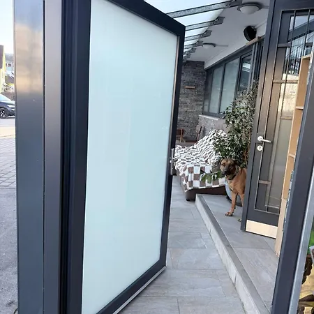 Musikbuehne Flieger - Konzept - Loften In Einer Kneipe 아파트 테트낭