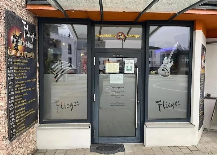 Musikbuehne Flieger - Konzept - Loften In Einer Kneipe 아파트 테트낭