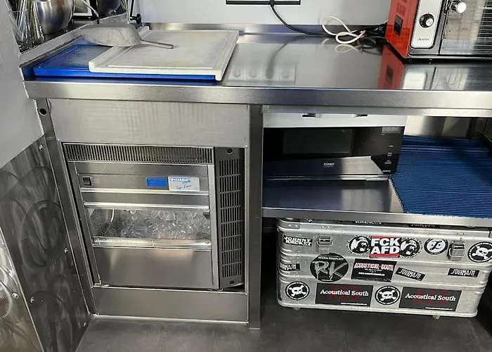 Musikbuehne Flieger - Konzept - Loften In Einer Kneipe