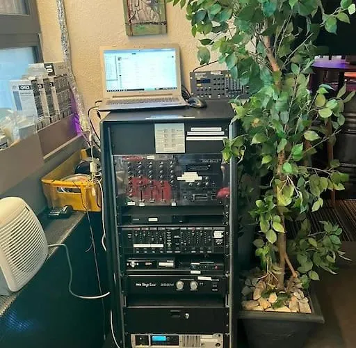 Musikbuehne Flieger - Konzept - Loften In Einer Kneipe