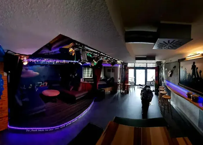 Musikbuehne Flieger - Konzept - Loften In Einer Kneipe 아파트 *