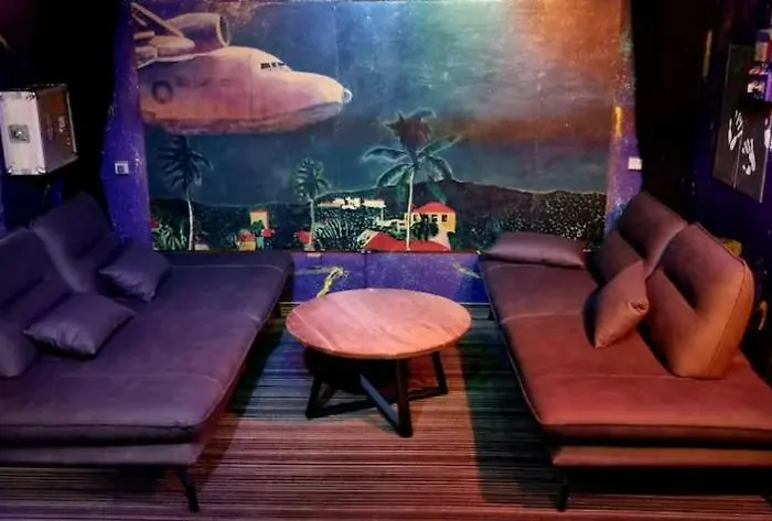 Musikbuehne Flieger - Konzept - Loften In Einer Kneipe 아파트 테트낭