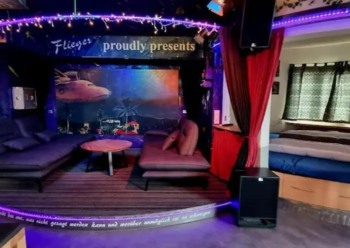 Musikbuehne Flieger - Konzept - Loften In Einer Kneipe 아파트