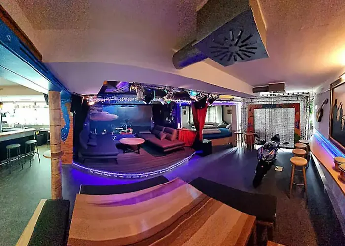 Musikbuehne Flieger - Konzept - Loften In Einer Kneipe 아파트 *