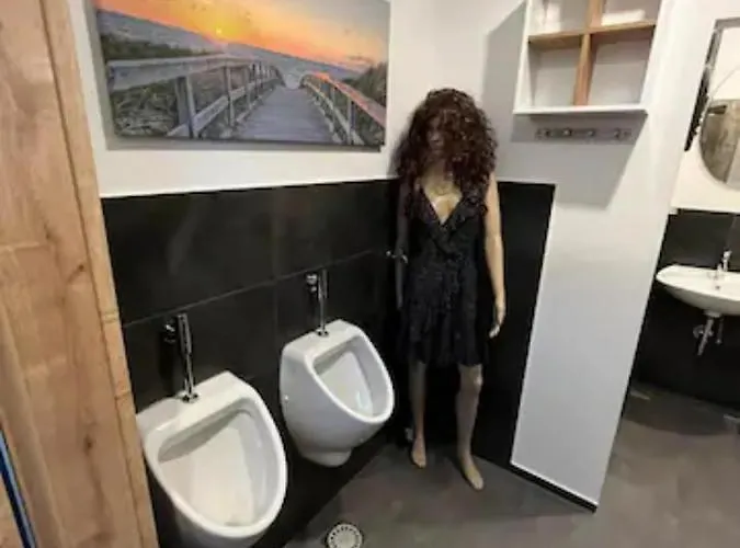 Musikbuehne Flieger - Konzept - Loften In Einer Kneipe