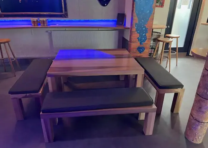 Musikbuehne Flieger - Konzept - Loften In Einer Kneipe 아파트 테트낭