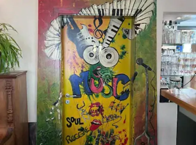 Musikbuehne Flieger - Konzept - Loften In Einer Kneipe 아파트 *