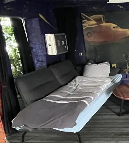 Musikbuehne Flieger - Konzept - Loften In Einer Kneipe 아파트 테트낭